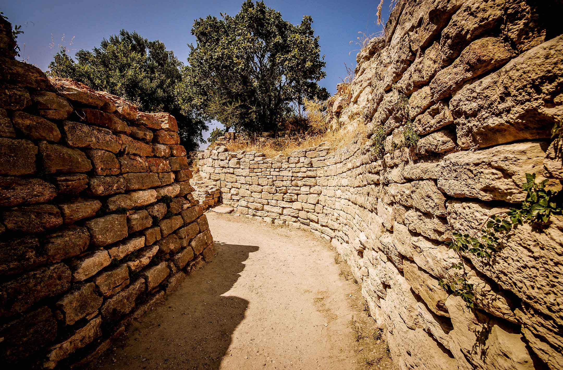 Troya Antik Şehrine ait yollar ve kanallar Çanakkale Türkiye 