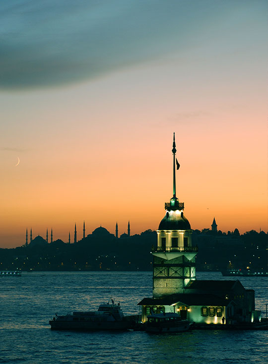 Kız Kulesi ve İstanbul Silüeti
