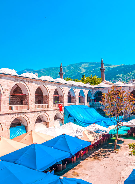 Bedesten Hanı Abvlusu ve Minareler Bursa Türkiye 