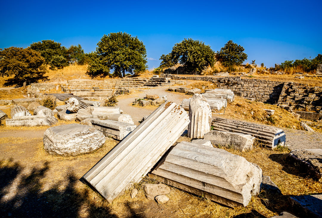 Antik Şehre Ait kalıntı kolonlar