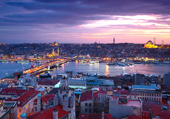 İstanbul, Tarihi Yarımadası silüeti ve haliç boğazı