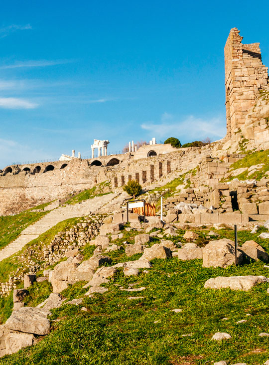 Bergama Şehrine su taşıyan kemerler 