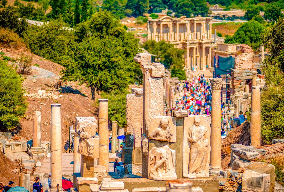 Efes Antik Kenti ve Turist Ziyaretçiler 2017 İzmir - Türkiye 