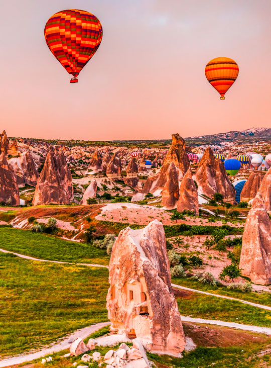 Göreme manzarası ve Sıcak Hava Balonları